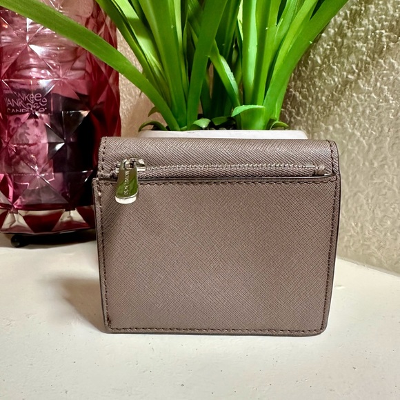 EUC Michael Kors Wallet - Picture 2 of 5